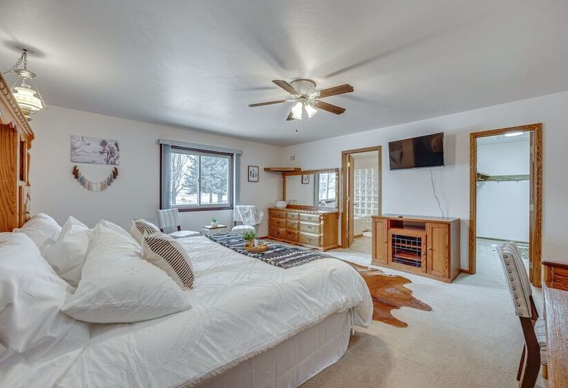 Stunning Calhan Home W/ Indoor Pool!