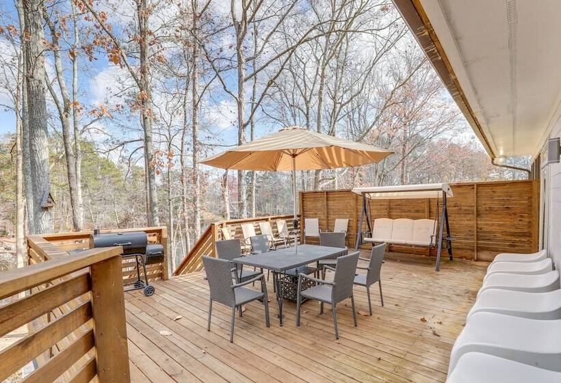 Stylish Marietta Home W/ Deck   Near Truist Park!