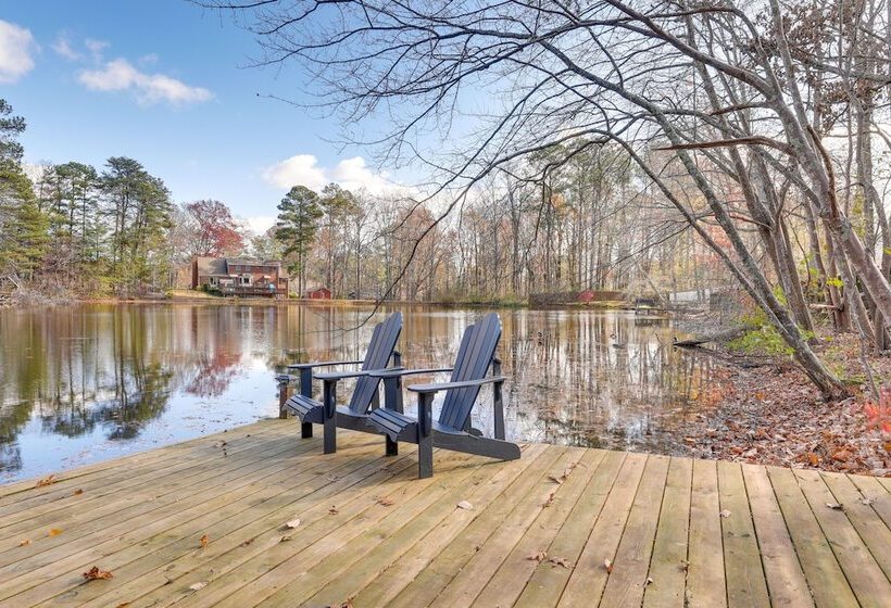 Stylish Marietta Home W/ Deck   Near Truist Park!