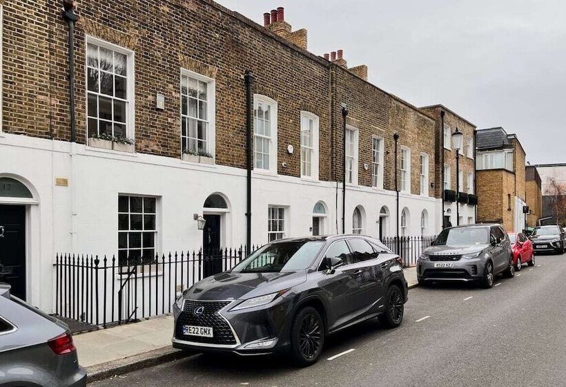 The St. Lukes Garden Place   Spacious 4bdr House With Garden And Terrace