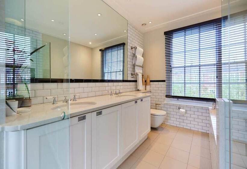 The St. Lukes Garden Place   Spacious 4bdr House With Garden And Terrace