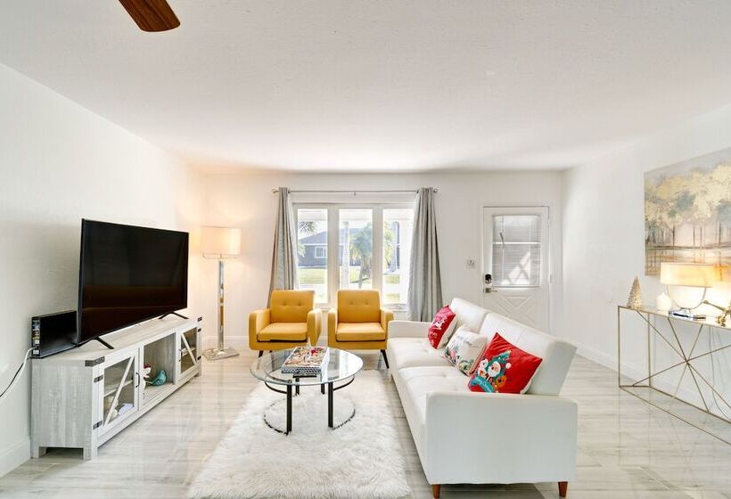 Waterfront Port Charlotte Gem W/ Gas Grill + Lanai
