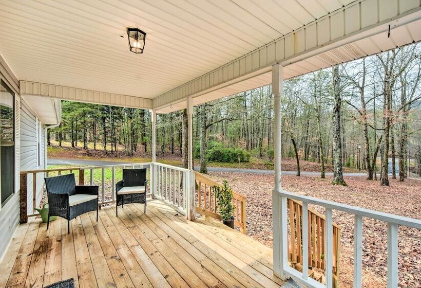 Beautiful Clarkesville Home ~ 8 Mi To Helen!