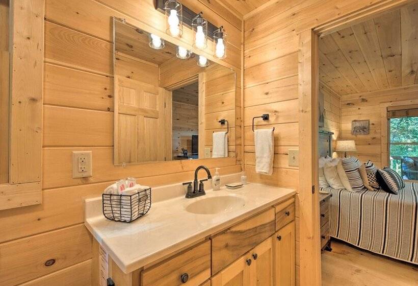 Blue Ridge Hideaway W/ Fire Pit & Mtn Views!