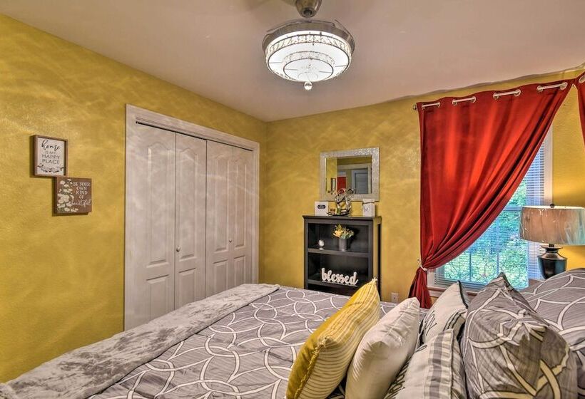 Bright Chesapeake Home Near Shopping & Dining