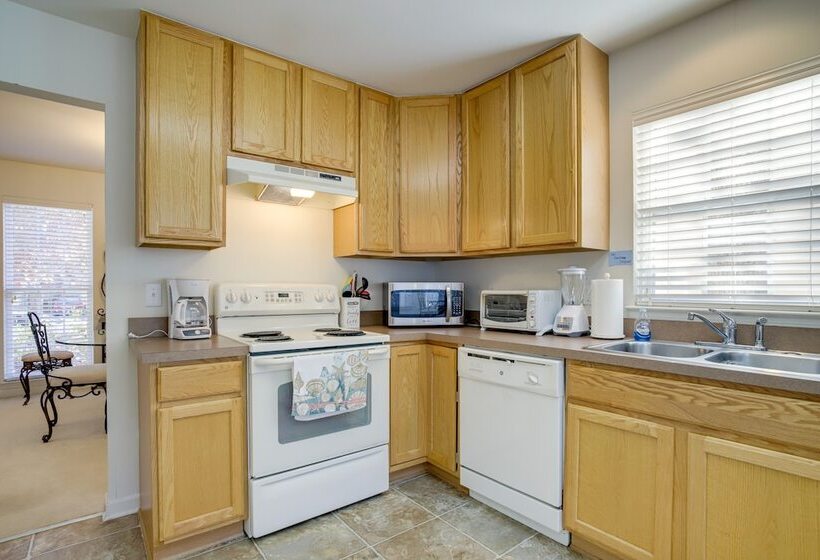 Bright Greenbackville Vacation Home W/ Game Room