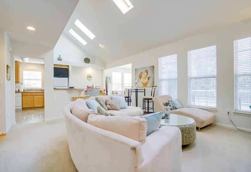 Bright Greenbackville Vacation Home W/ Game Room