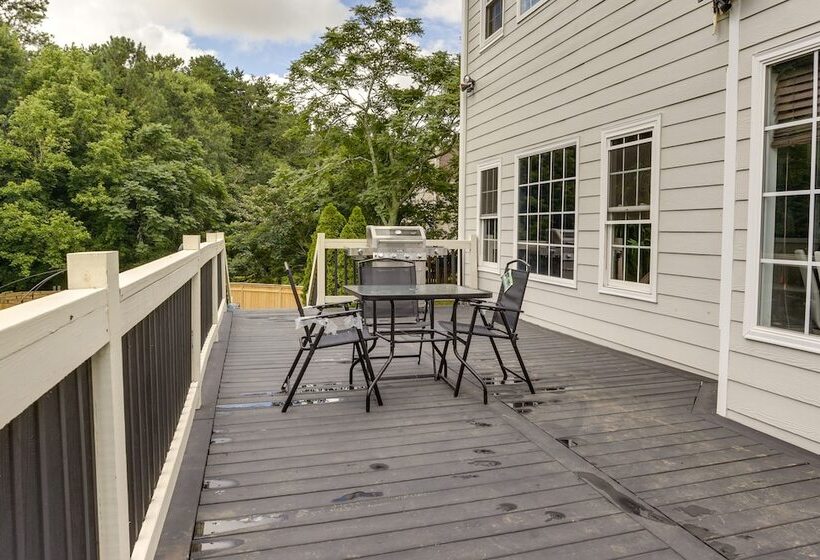 Canton Oasis: Private Deck & Relaxing Pool Area!