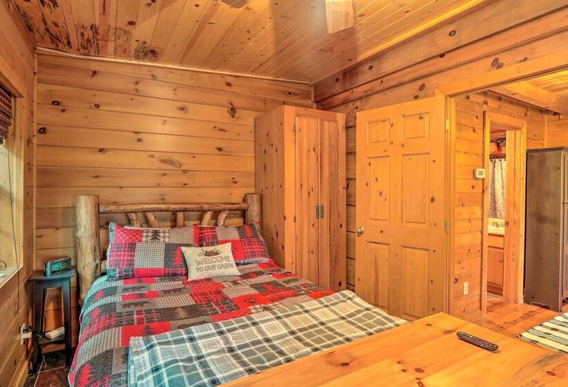 Charming Blue Ridge Cabin W/ Deck + Grill!