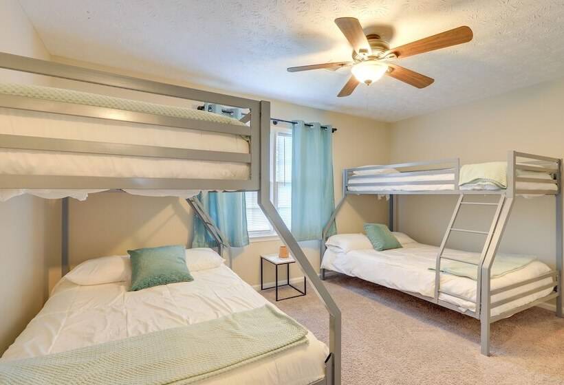Charming Columbus Home W/ Yard   10 Mi To Dtwn!