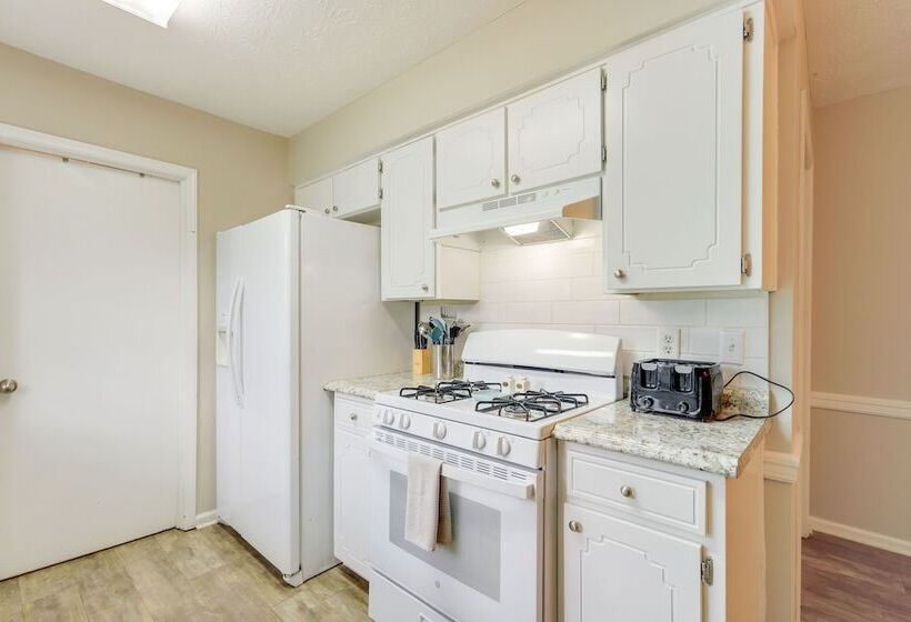 Charming Columbus Home W/ Yard   10 Mi To Dtwn!