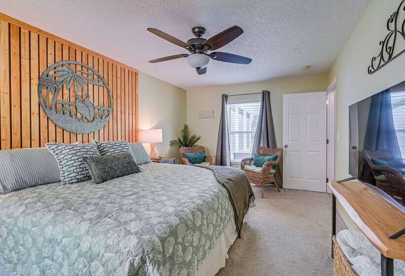 Citrus Springs Retreat W/ Grill & Screened Porch!