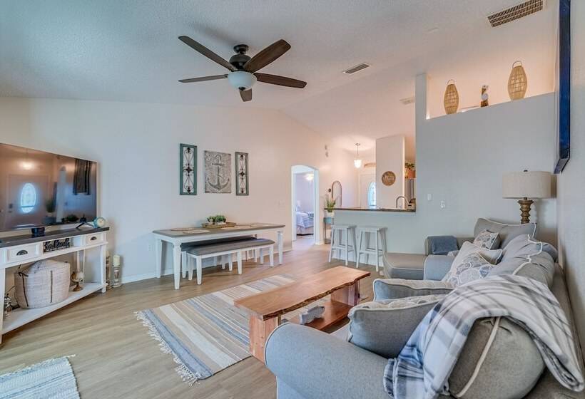 Citrus Springs Retreat W/ Grill & Screened Porch!