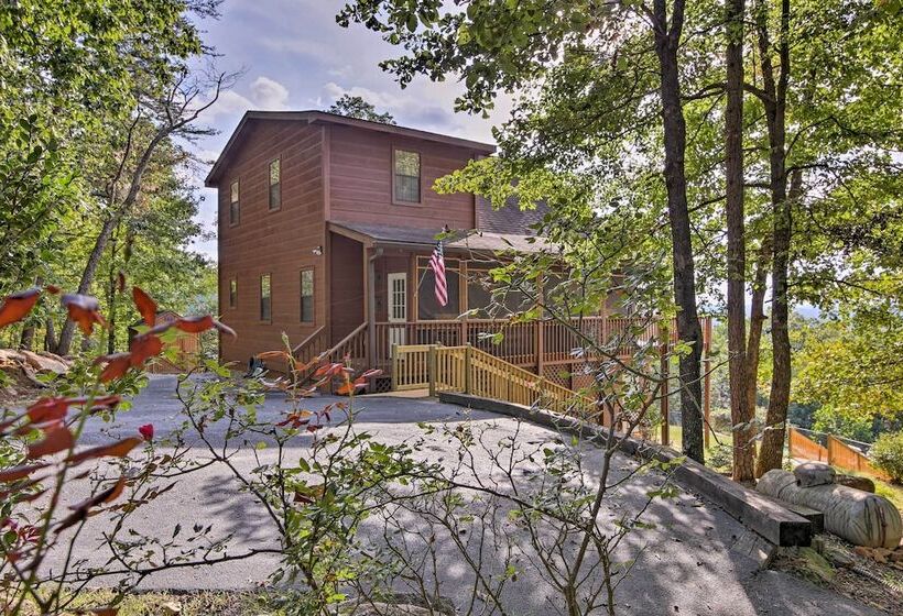 Pool, Hot Tub & Mountain Views: Cleveland Cabin