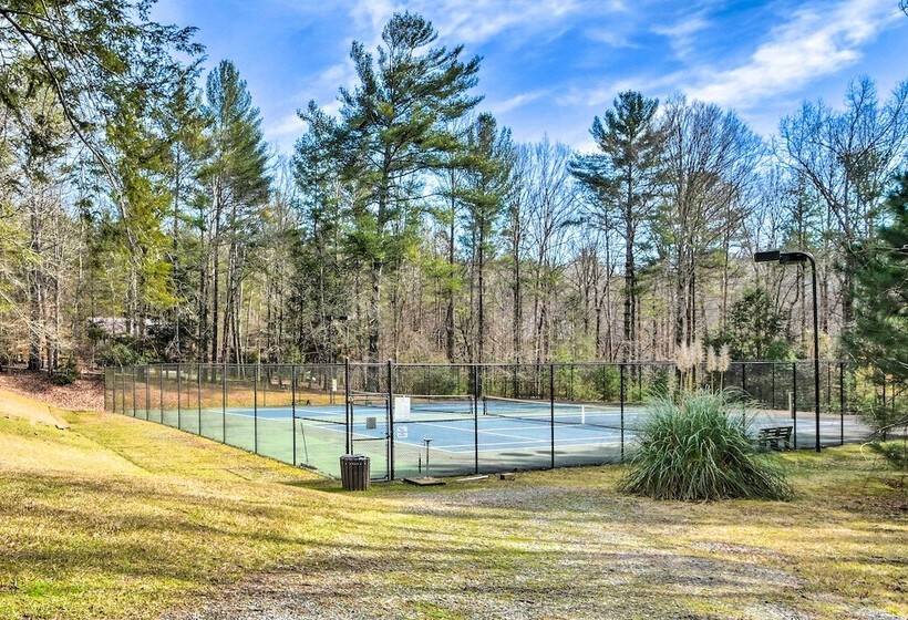 Cozy Ellijay Cabin W/ Deck + Indoor Pool Access!