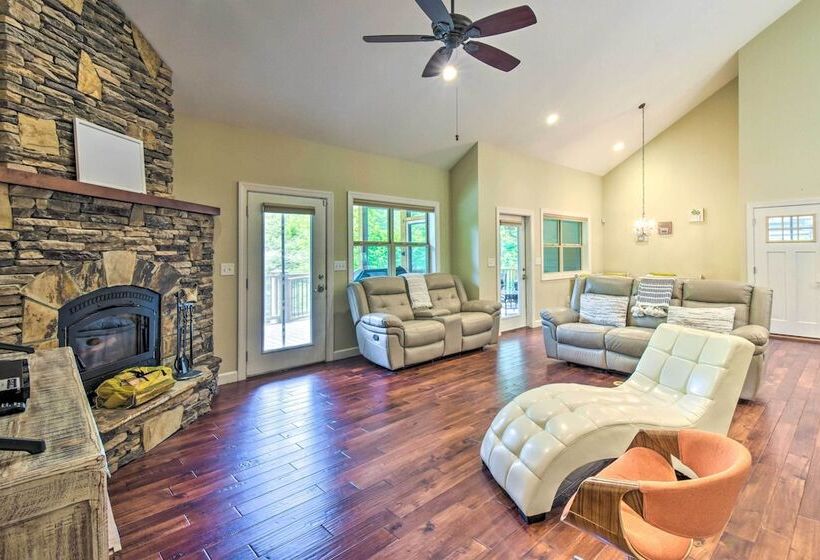 Cozy Riverside Dahlonega Home W/ Kayaks + Fire Pit