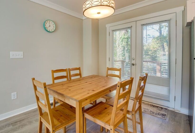 Decatur Home With Deck: 8 Mi To Downtown Atlanta!
