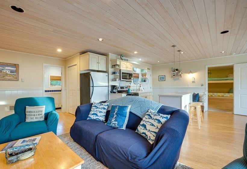 The Lighthouse: 3 Acre Port Orford Oceanfront Home