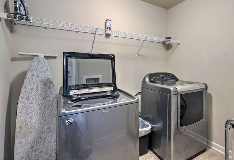 Elegant Home ~ 20 Mi To Downtown Atlanta: Pets Ok!