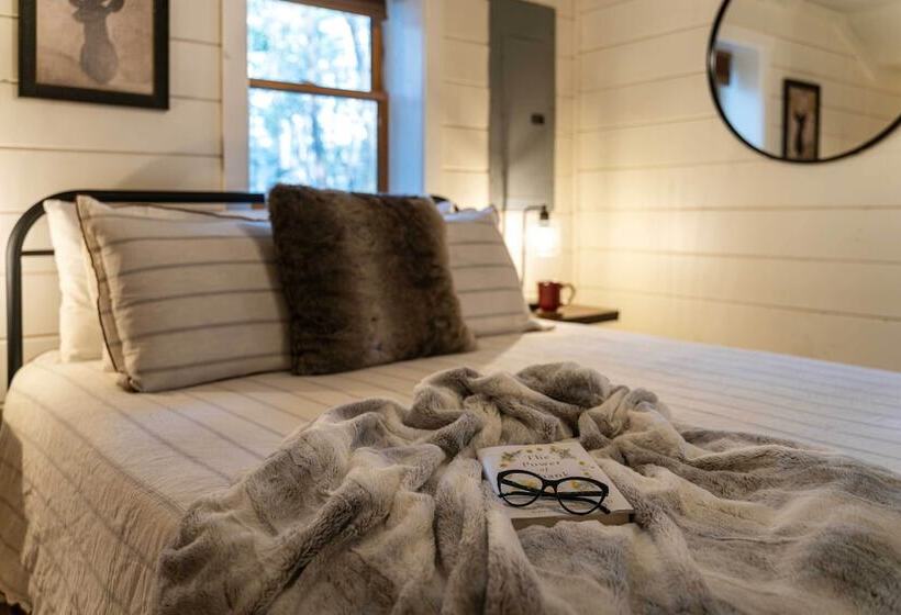 Ellijay Escape W/ Game Room, Hot Tub & Fire Pit