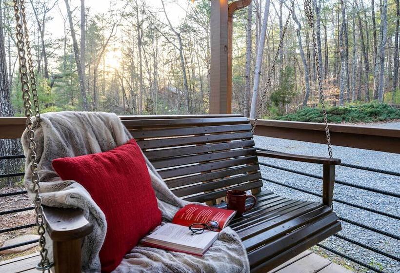 Ellijay Escape W/ Game Room, Hot Tub & Fire Pit