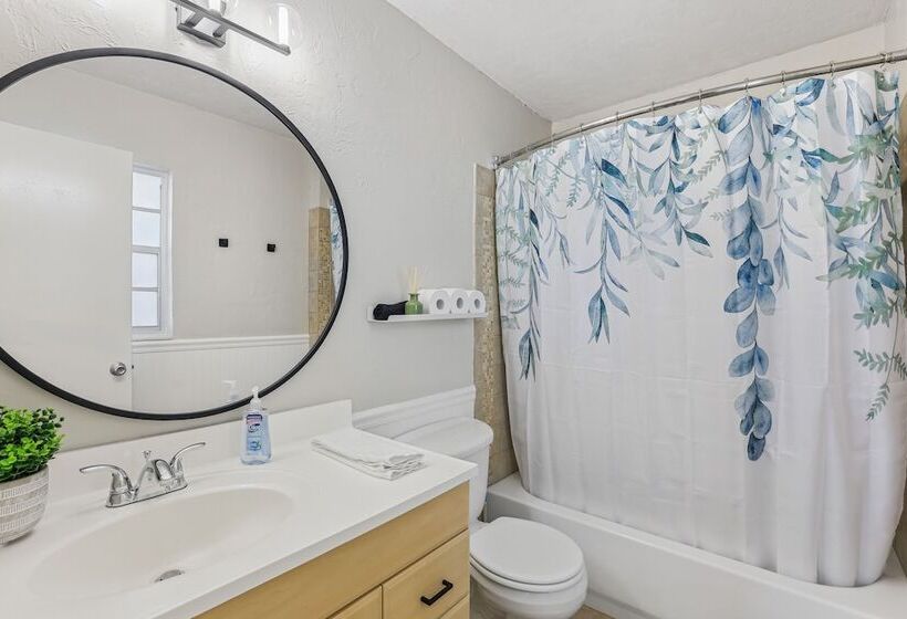 Gainesville Home W/ Fire Pit, 4 Mi To Uf Campus!