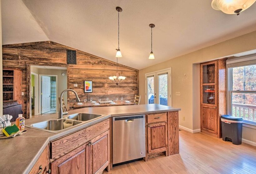 Gorgeous Ellijay Retreat W/ Private Hot Tub!