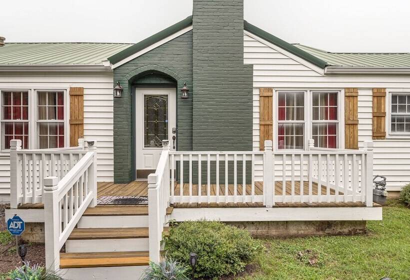 Home In Temple W/ Screened Porch + Gas Fireplace!