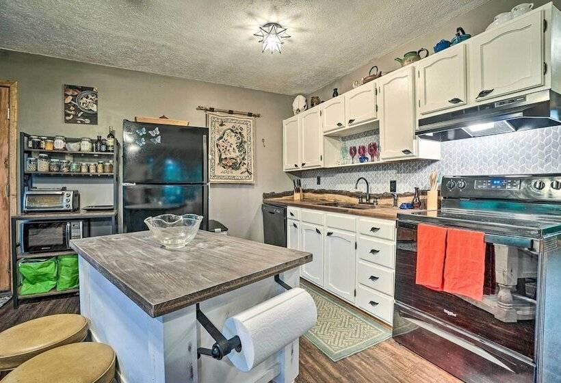 Idyllic Sky Valley Home W/ Pool & Hot Tub Access!