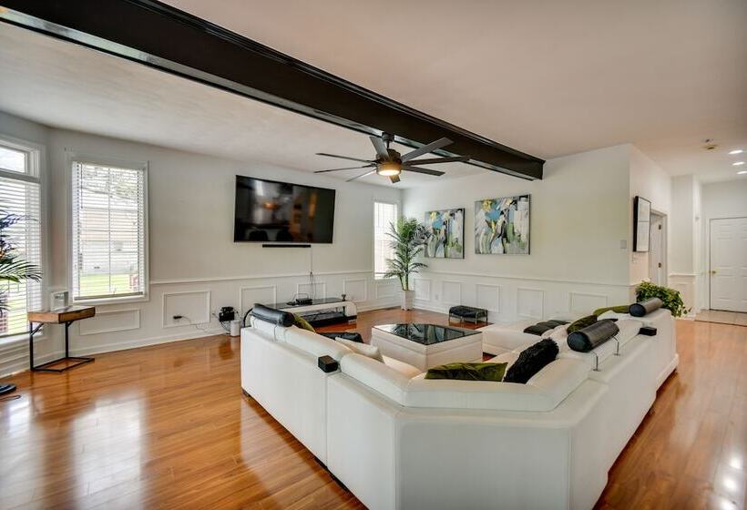 Lakefront Chesapeake Retreat W/ Hot Tub!