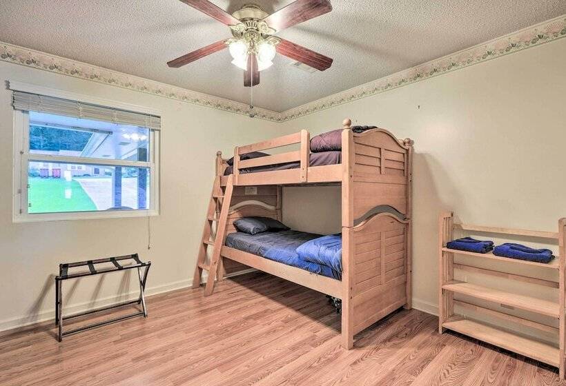 Lakefront Macon Getaway: Grill, Pet Friendly!
