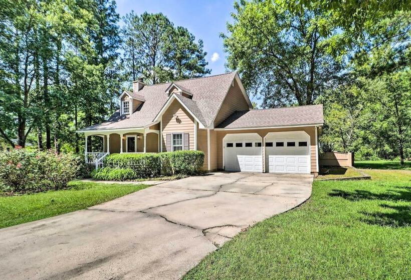 Lakefront Macon Home W/ Pool, Dock & Fishing!