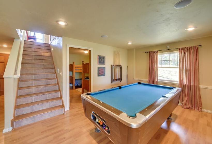 Lakefront Stephenson Retreat: Lake Access & Kayaks