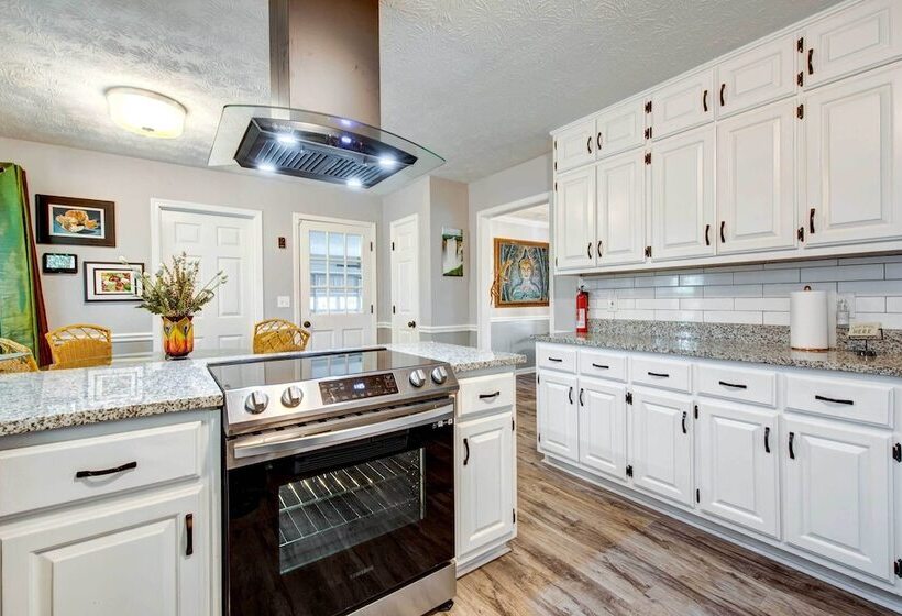 Lush Covington Home W/ Patio ~ 32 Mi To Atlanta!