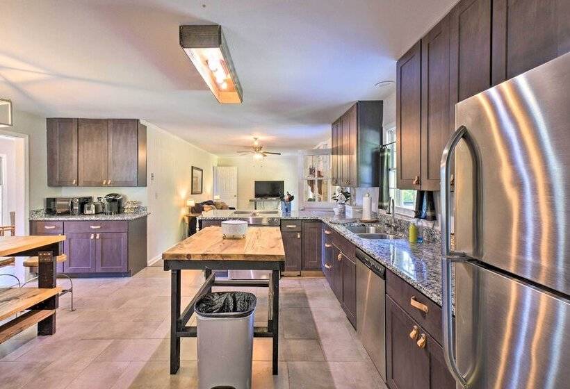 Mod  Stable House  On 10 Acres, Walk To Lake!