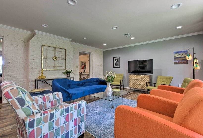 Ocean Springs Home   Walk To Beach & Downtown!