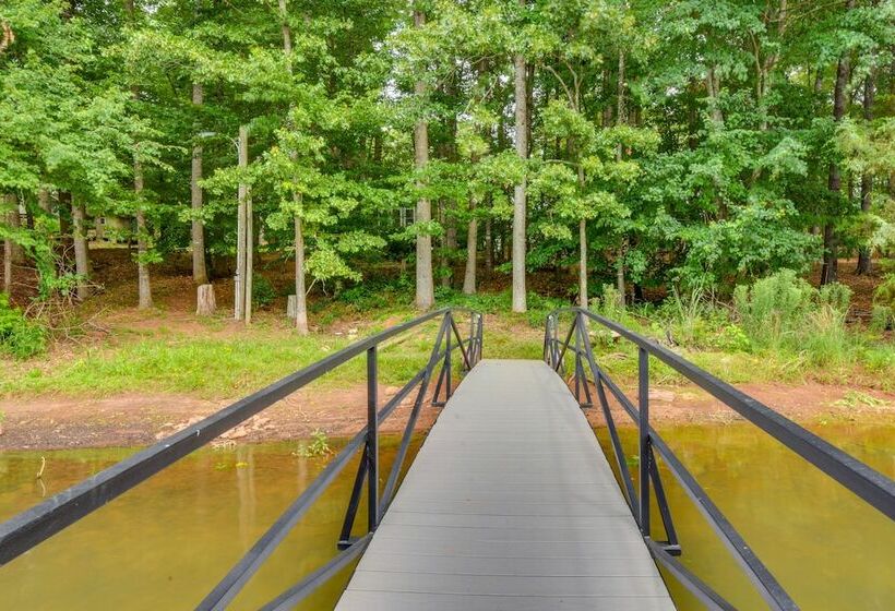 Peaceful Lake Hartwell Hideaway W/ Boat Dock!