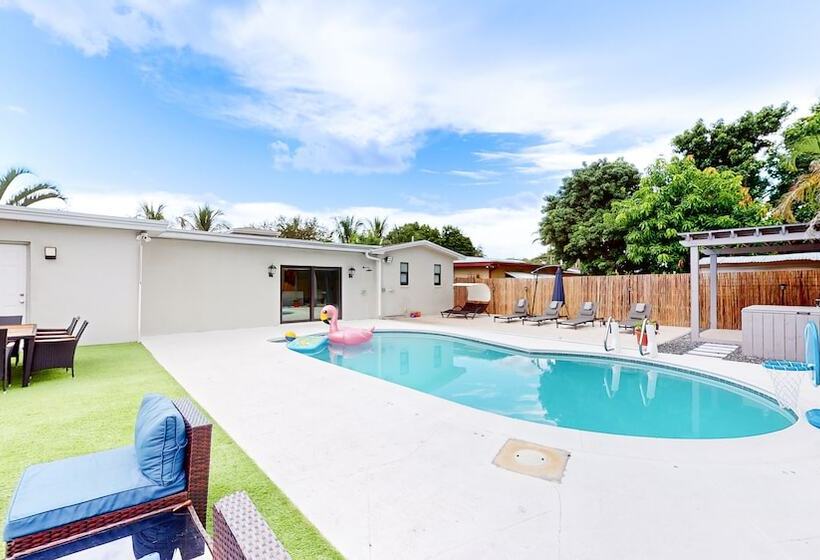 پانسیون Villa Camila 5br Luxury Home With Pool