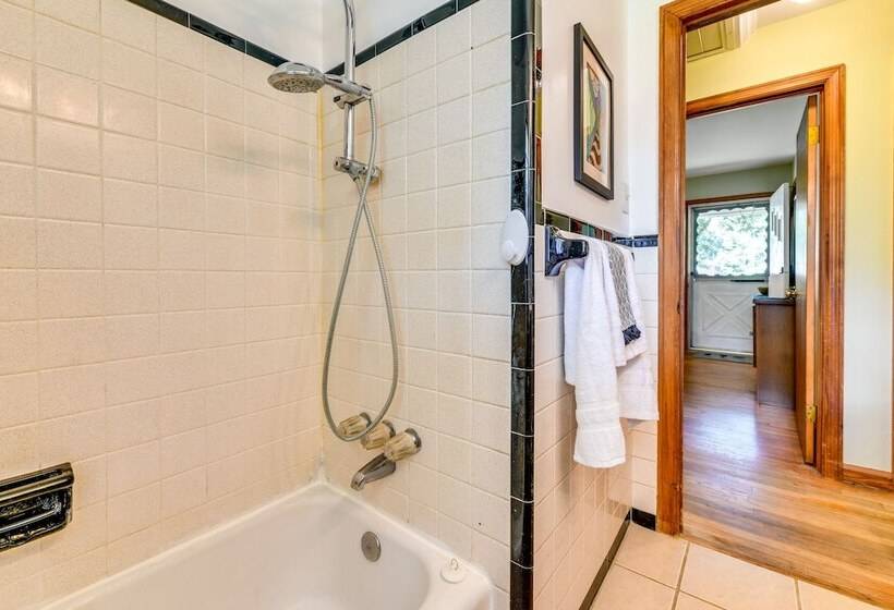 Pet Friendly Douglasville Home W/ Screened Porch!