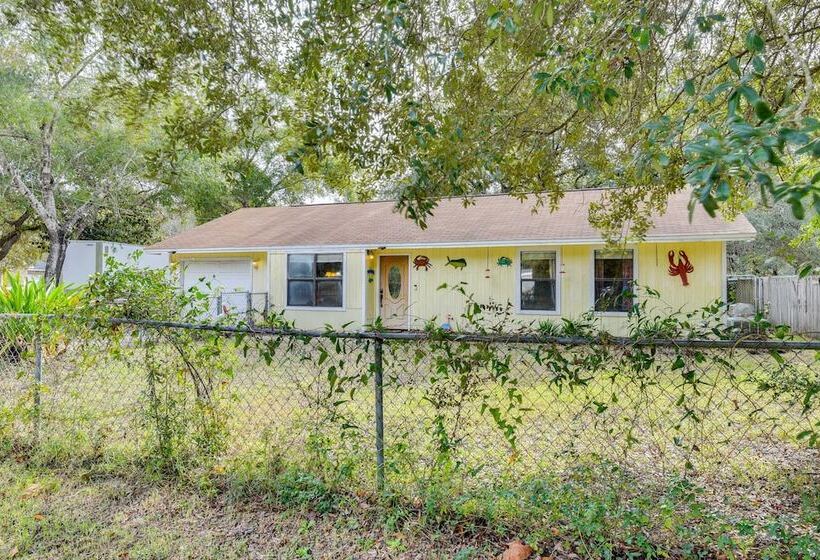 Pet Friendly Freeport Home   2 Mi To Beach!