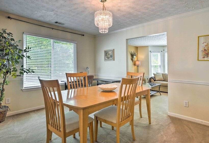 Pet Friendly Home W/ Yard ~ 15 Mi To Atlanta!