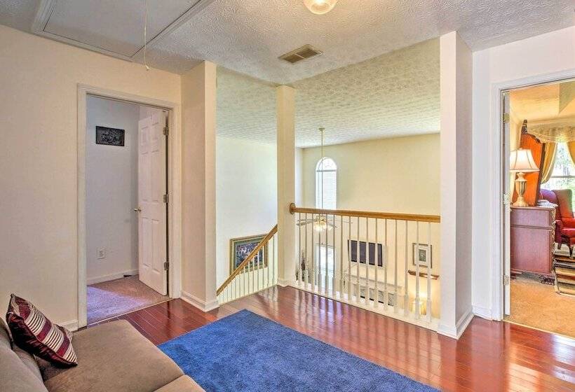 Pet Friendly Home W/ Yard ~ 15 Mi To Atlanta!