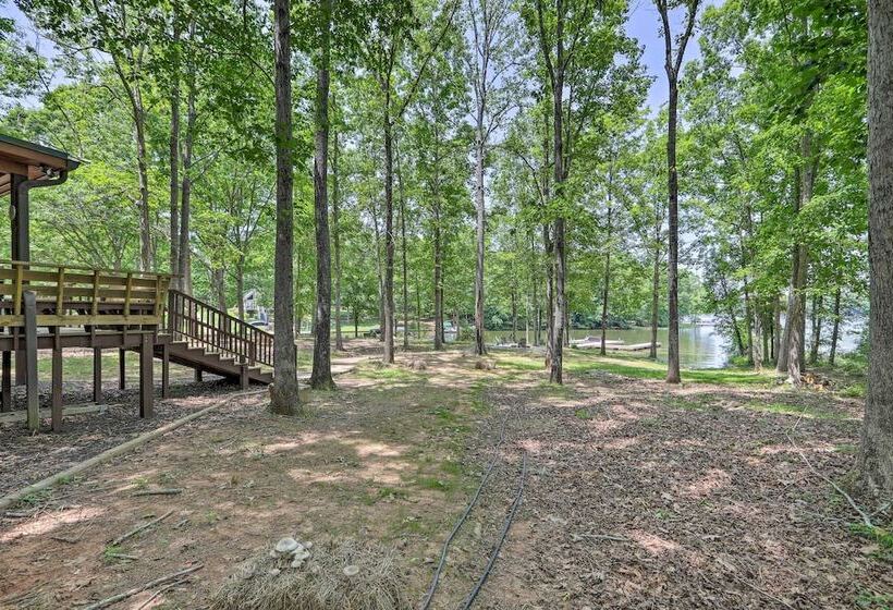 Pet Friendly Lake Oconee Cabin W/ Boat Dock!
