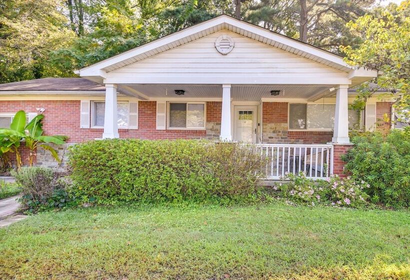 Pet Friendly Norfolk Retreat ~ 7 Mi To Beach!