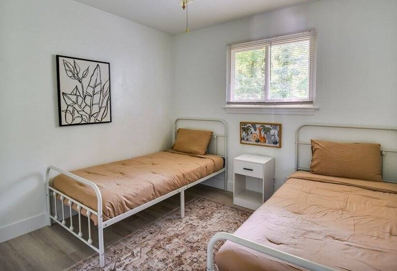 Pet Friendly Norfolk Retreat ~ 7 Mi To Beach!