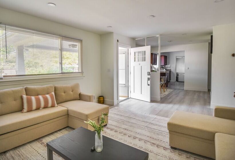 Pet Friendly Norfolk Retreat ~ 7 Mi To Beach!