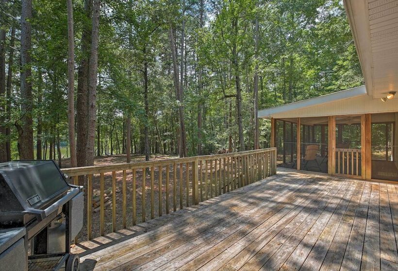 Pet Friendly Toccoa Home W/ Deck + Lake Access!