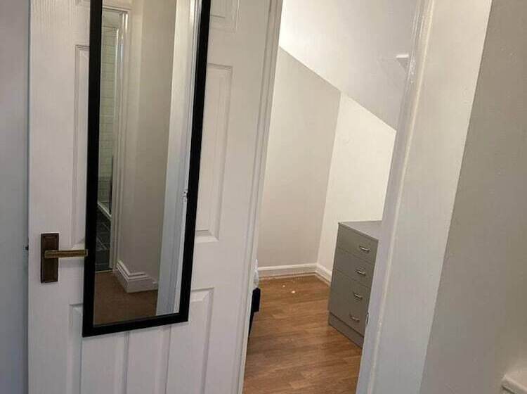 اقامتگاه Beautiful 4 Bed House In Billericay