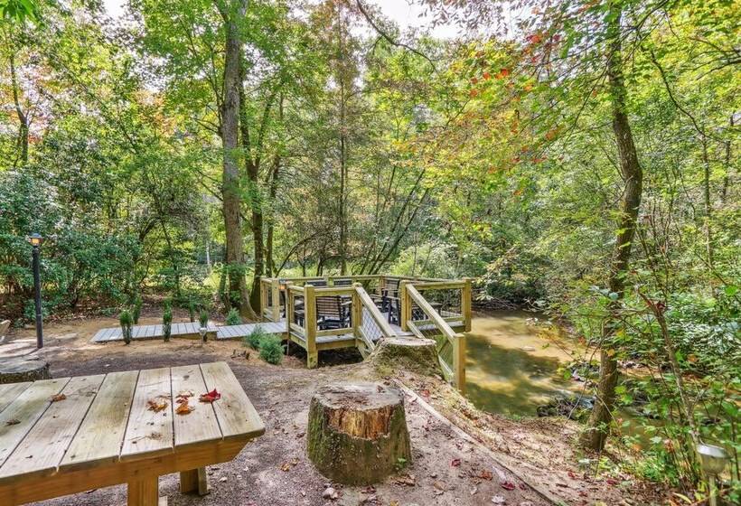 Drifting Feather  Mountain Cabin: Waterfront Deck