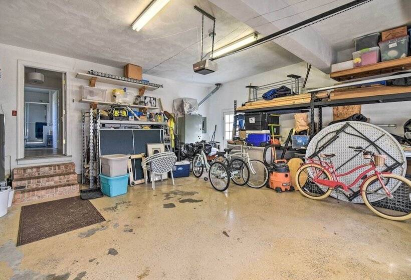 Spacious Chesapeake Home W/ Pool Table!